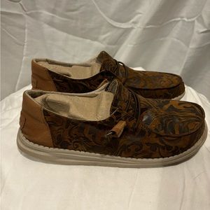 Hey Dudes - Women’s Size 9 - Wendy Ranch Saddle